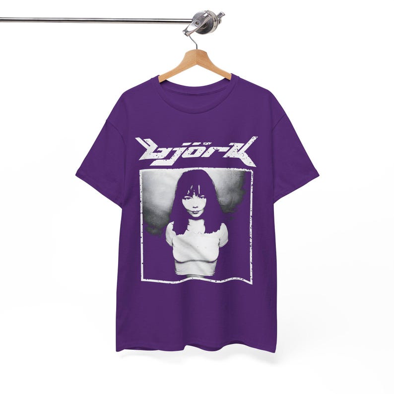 -shirt vintage Björk | Merchandising chanteur rétro des années 90 de l'an 2000 | t-shirt photo noir et blanc | Chemise musique électronique cadeau musicien islandais, S à 5XL image 7