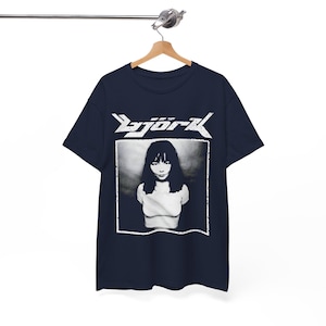 -shirt vintage Björk | Merchandising chanteur rétro des années 90 de l'an 2000 | t-shirt photo noir et blanc | Chemise musique électronique cadeau musicien islandais, S à 5XL image 4