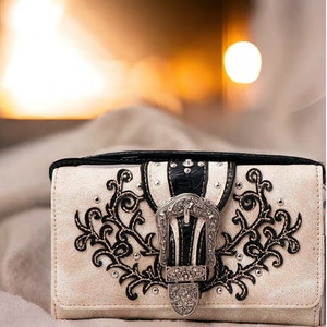Cartera estilo occidental para mujer, tipo bandolera, tipo sobre, con tres pliegues, con hebilla de vaquera, estilo campestre