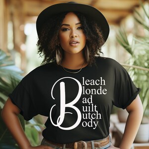 Bleach Blonde Bad Built Butch Body, maglietta divertente, maglietta Jasmine Crockett, maglietta politica, maglietta magica per ragazza nera, maglietta elettorale