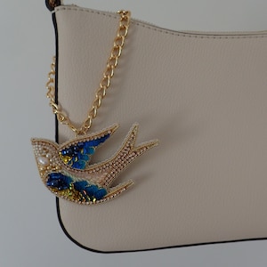 Elegant Bird Charm – Handcrafted Beaded Accessory for Handbags