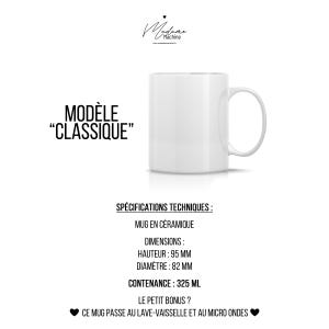 Może przedstawiać: Biały ceramiczny kubek z uchwytem, oznaczony jako "MOD&Egrave;LE CLASSIQUE". Kubek ma 9,5 cm wysokości, 8,2 cm średnicy i pojemność 325 ml. Tekst wskazuje, że nadaje się do kuchenki mikrofalowej i zmywarki.