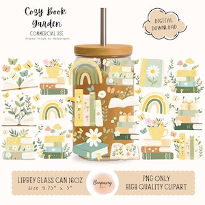 Puede incluir: Una lata de vidrio Libbey con tapa y pajita de madera, decorada con el tema "Cozy Book Garden". El diseño incluye pilas de libros, arcoíris, mariposas y flores. La lata mide 24.77 cm x 12.7 cm y es una descarga digital.