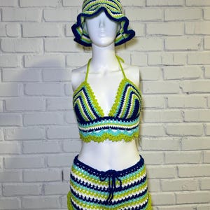 Handgemaakte Seafoam boho-gehaakte short met crop-top en hoed bijpassende set voor festival en vakantie