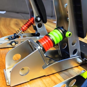 Wysokiej jakości elastomery do pedałów Fanatec CSL z ogniwami obciążeniowymi – ulepszony skok i możliwość dostosowania czucia