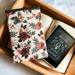 Cream and Emerald Floral Kindle Sleeve | Vintage-Inspired | Handmade Book Lover Gift Idea