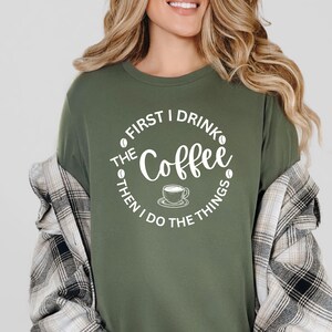 Kaffeälskare T-shirt: Rolig koffeinberoende unisex-tröja