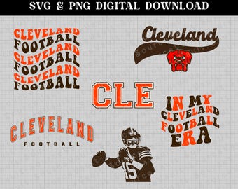 Puede incluir: Una descarga digital de archivos SVG y PNG con varios diseños relacionados con el equipo de fútbol americano de los Cleveland Browns. Los diseños incluyen el nombre del equipo en diferentes fuentes y estilos, un jugador de fútbol americano y la frase "In My Cleveland Football Era".