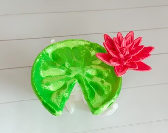 Crystal lily pad frog stand