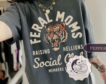 Vilda mammor sociala klubbtröja | Rolig mammatröja | Raising Hellions-tröja | Kaoskoordinator-tröja | Trendig mammagrafiktröja | Mammalivströja