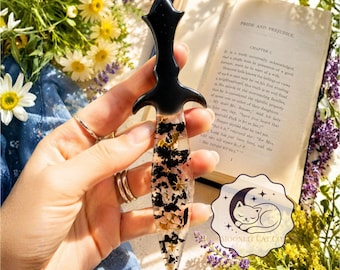 Fourth Wing Inspired Dragon Dagger Bookmark Handmade Resin Fantasy Bookmark Dragon Rider Merch Bookish Gift Romantasy Reader Accessory