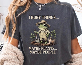 FUNNY FROG SHIRT, Funny Gardening Frog Shirt, I Bury Things Maybe Plants Maybe People Shirt, Dark Humor Gardener Tee, Cottagecore Frog Shirt