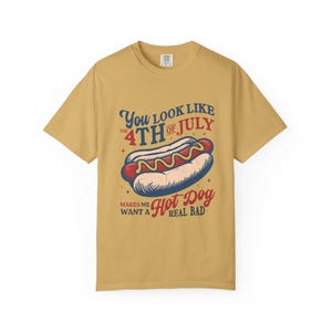 KOMFORT-FARBEN SIE sehen aus wie der 4. Juli, wollen ein Hot Dog Real Bad Shirt, lustiges 4. Juli Tshirt, Unabhängigkeitstag T-Shirt Mustard