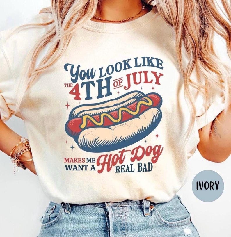 KOMFORT-FARBEN SIE sehen aus wie der 4. Juli, wollen ein Hot Dog Real Bad Shirt, lustiges 4. Juli Tshirt, Unabhängigkeitstag T-Shirt Ivory