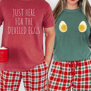 Camisetas navideñas para parejas con colores cómodos, camisetas "Just Here For The Deviled Eggs", camisetas para parejas de Acción de Gracias, camisetas para fiestas navideñas