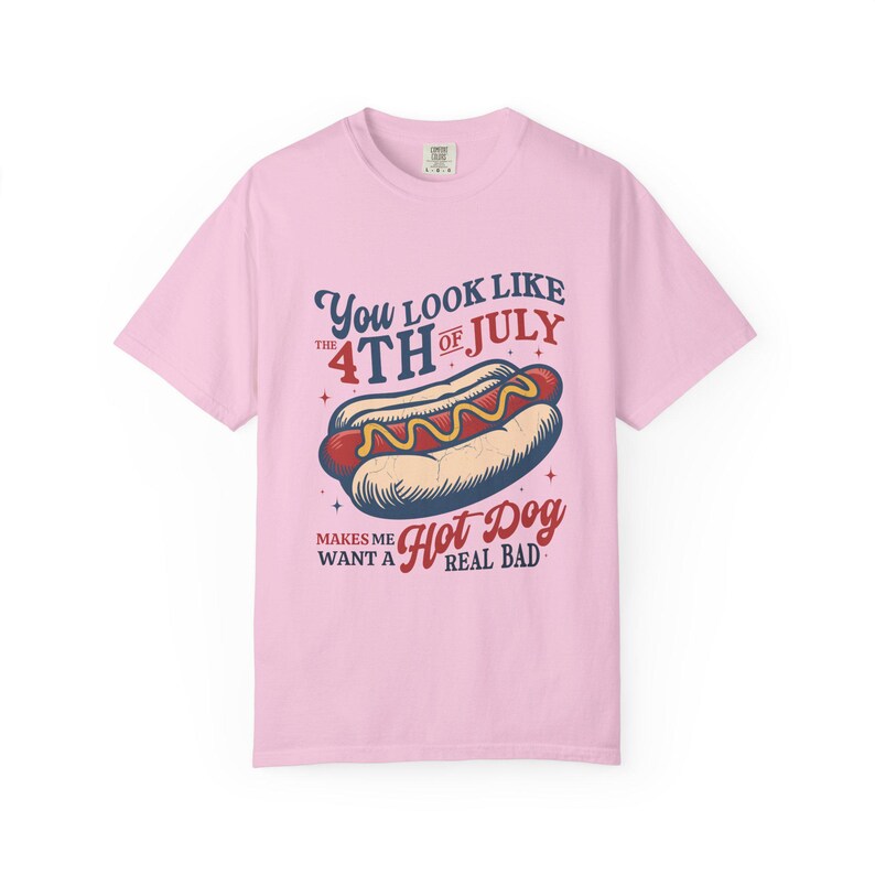 KOMFORT-FARBEN SIE sehen aus wie der 4. Juli, wollen ein Hot Dog Real Bad Shirt, lustiges 4. Juli Tshirt, Unabhängigkeitstag T-Shirt Blossom