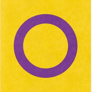 Pode incluir: Um fundo amarelo com aparência texturizada apresenta um grande círculo roxo centralizado. O círculo é de cor sólida e tem uma textura suave, contrastando com o fundo. A imagem é um design gráfico simples.