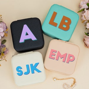 Schaduwmonogram sieradendoos, gepersonaliseerde leren sieradendoos, cadeau huwelijksfeest bruidsmeisje, initialen sieradendoosje, contrasterende kleur sieradendoos