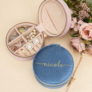 Custom Mom Jewelry Box, Round Velvet Jewelry Case, Travel Jewelry Box, Birthday Gift for Her, Bridesmaid Gift, Graduation Gift for Friend