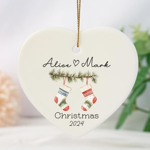 Decoração de árvore de Natal personalizada, lembrança de primeiro Natal para casal, presente de primeiro Natal, enfeite de Natal com nome do casal