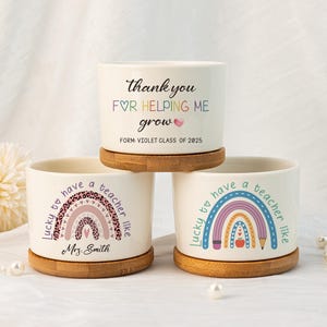 Gracias por ayudarme a crecer. Maceta, maceta personalizada para profesor/a, maceta de cerámica arcoíris, maceta para suculentas, regalo de agradecimiento.