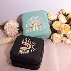 Gepersonaliseerde regenboog sieradendoos met naam, lederen reissieradendoos, regenboog sieradendoos, leuk cadeau voor kind, verjaardagscadeau, meisje cadeau