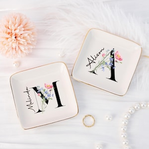 Plato para anillos con forma de flor colorida y letra, plato para joyas personalizado con inicial y nombre, regalos para fiestas de novias, plato para baratijas, regalo para dama de honor de boda