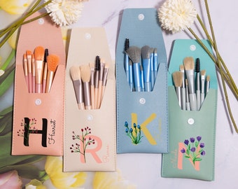 Set di pennelli per trucco personalizzati con lettere e fiori, regalo per la festa della mamma, set di pennelli per trucco da viaggio in pelle, regalo per damigella d'onore, regalo di nozze, regalo per lei