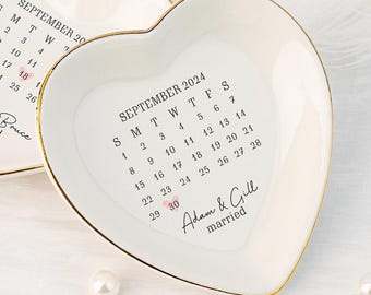 Wedding Calendar Date Jewelry Dish, Personalised Wedding Ring Dish, Engagement Trinket Dish, Married Keepsake Gift for Couples,Newlywed Gift