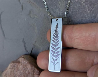 Farn Halskette Natur Themen Schmuck Pflanzendesign lila Farn Halskette minimalistisches Accessoire elegantes Geschenk für ihre personalisierte Halskette