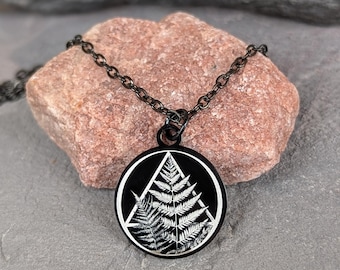 Farn Halskette benutzerdefinierte graviert Dreieck Halskette Geschenk für Mutter zierliche Halskette Geschenk für Schwester Natur Themen Schmuck Geschenk für Tochter