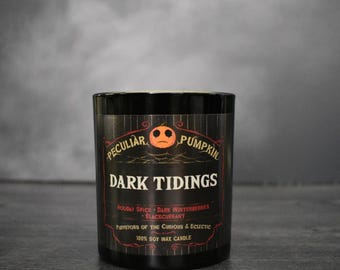 Dark Tidings-kaars (1-lont) | Griezelige Halloween-kaars | Feestdagenkruid, donkere winterbessen, zwarte bes