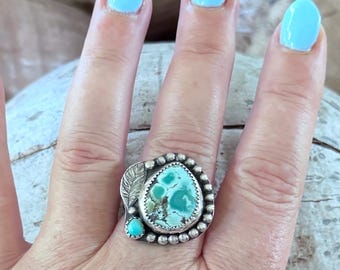 Sterling silver bright hubei turquoise ring size 8 handmade with feather accent 925 boho earth silver