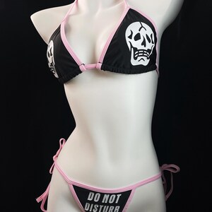Conjunto de biquíni feminino com estampa de letras engraçadas e decote em V profundo
