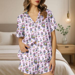 Pijama de satén de Daisy Duck, pijama corto de dibujos animados de Disney, pijama de seda de Magic Kingdom, pijama de Disneyworld para mujer, regalo para ella