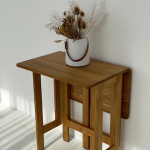 Escritorio de pared plegable de roble: mesa compacta para oficina en casa