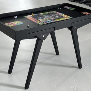 ボードゲーム用テーブル | おもちゃ収納テーブル | ファンタジーのためのテーブル | 黒と赤のテーブル | ゲームテーブル | テーブルゲーム | ボードゲーム