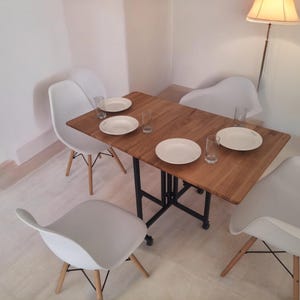Escritorio de pared plegable de roble: mesa compacta para oficina en casa