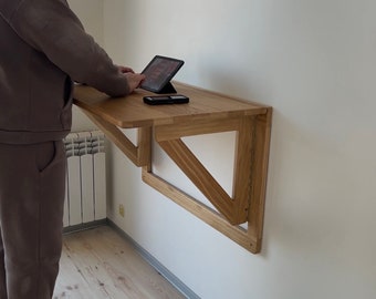 Escritorio de pared de roble con diseño plegable: ideal para trabajar desde casa y para trabajar de pie