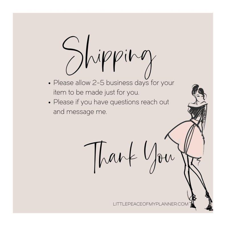 Pu&ograve; includere: Un'illustrazione in bianco e nero di una donna che indossa una gonna rosa e una camicetta nera. Il testo "Shipping" e "Thank You" &egrave; scritto in nero. Il testo "LITTLEPEACEOFMYPLANNER.COM" &egrave; scritto in nero nella parte inferiore dell'immagine.