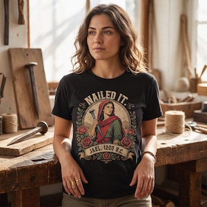 Camiseta "Jael Nailed It", camiseta gráfica vintage de heroína bíblica, arte del Antiguo Testamento.