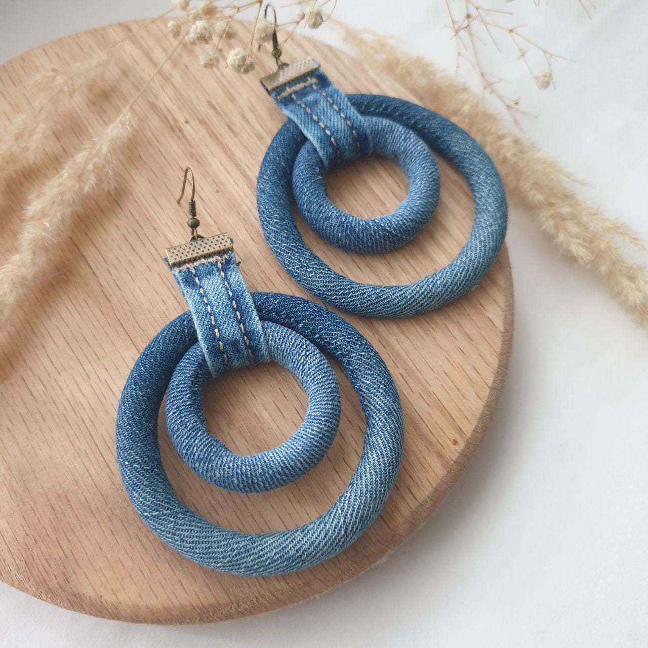 Boucles d'oreilles originales upcycling de jean, résine et argent recyclé