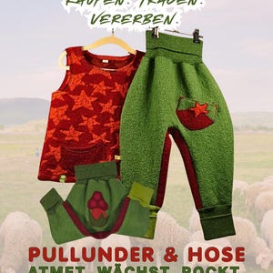 Pode incluir: Exibi&ccedil;&atilde;o de roupas infantis, incluindo um top vermelho com estampa de estrelas, cal&ccedil;as verdes com bolso de estrela e uma saia verde com um desenho de cogumelo. O texto "WOLLWALK" e outras frases alem&atilde;s s&atilde;o vis&iacute;veis.