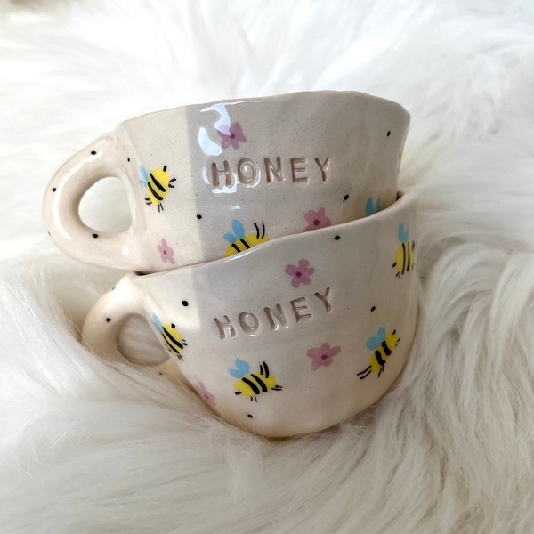 Cute Bee Painted Coffee Mug,Handmade Cute Pottery Mug,Custom Mug,Handmade Ceramic Mug with Mini Flower,Bee,Aresthetic Mugs, Gift for her,