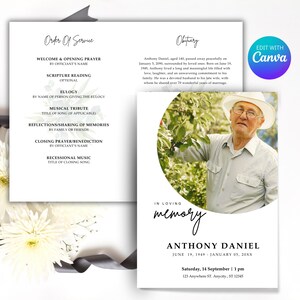 Op de afbeelding: Een zwart-witte rouwkaart met een foto van een man in een witte hoed en een wit overhemd. De kaart bevat de naam Anthony Daniel, de data 19 juni 1949 - 5 januari 20XX en de tekst "In liefdevolle herinnering".