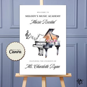 Może przedstawiać: Biały znak na sztaludze z tekstem i ilustracją fortepianu. Na znaku widnieje napis "Witamy w Melody's Music Academy Music Recital" oraz "Z udziałem uczniów pani Charlotte Ryan". Ozdobne logo Canva znajduje się w rogu.