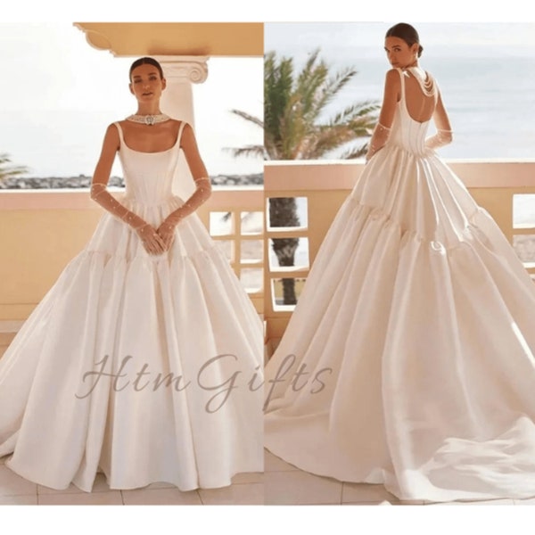 Elegant Sleeveless Scoop Neck Wedding Dress Pleated Ball Gown Floor Length Bridal Attire With Zipper Back