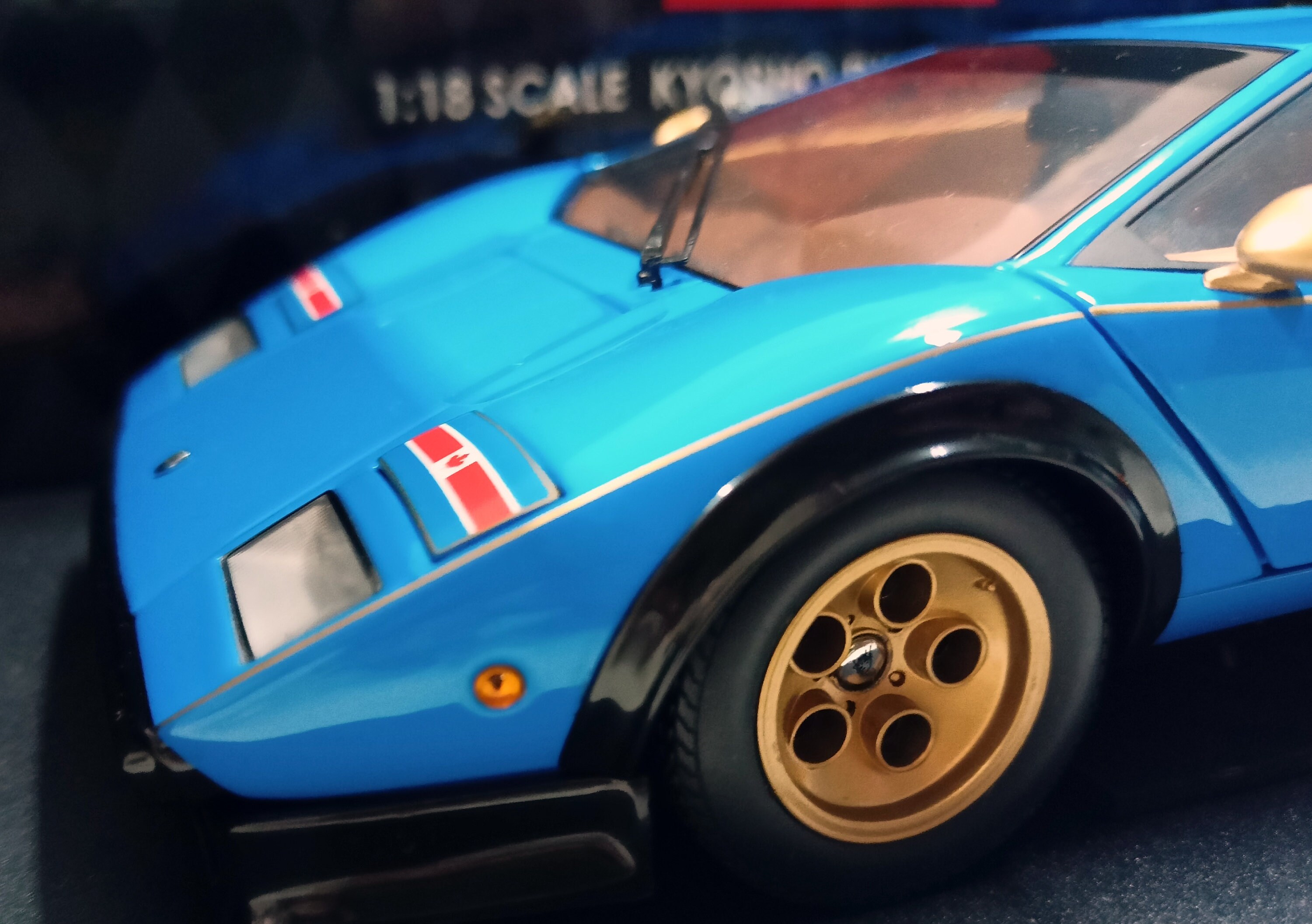 Lamborghini Countach LP500S Diecast Car 1/18 Scale KYOSHO Blue