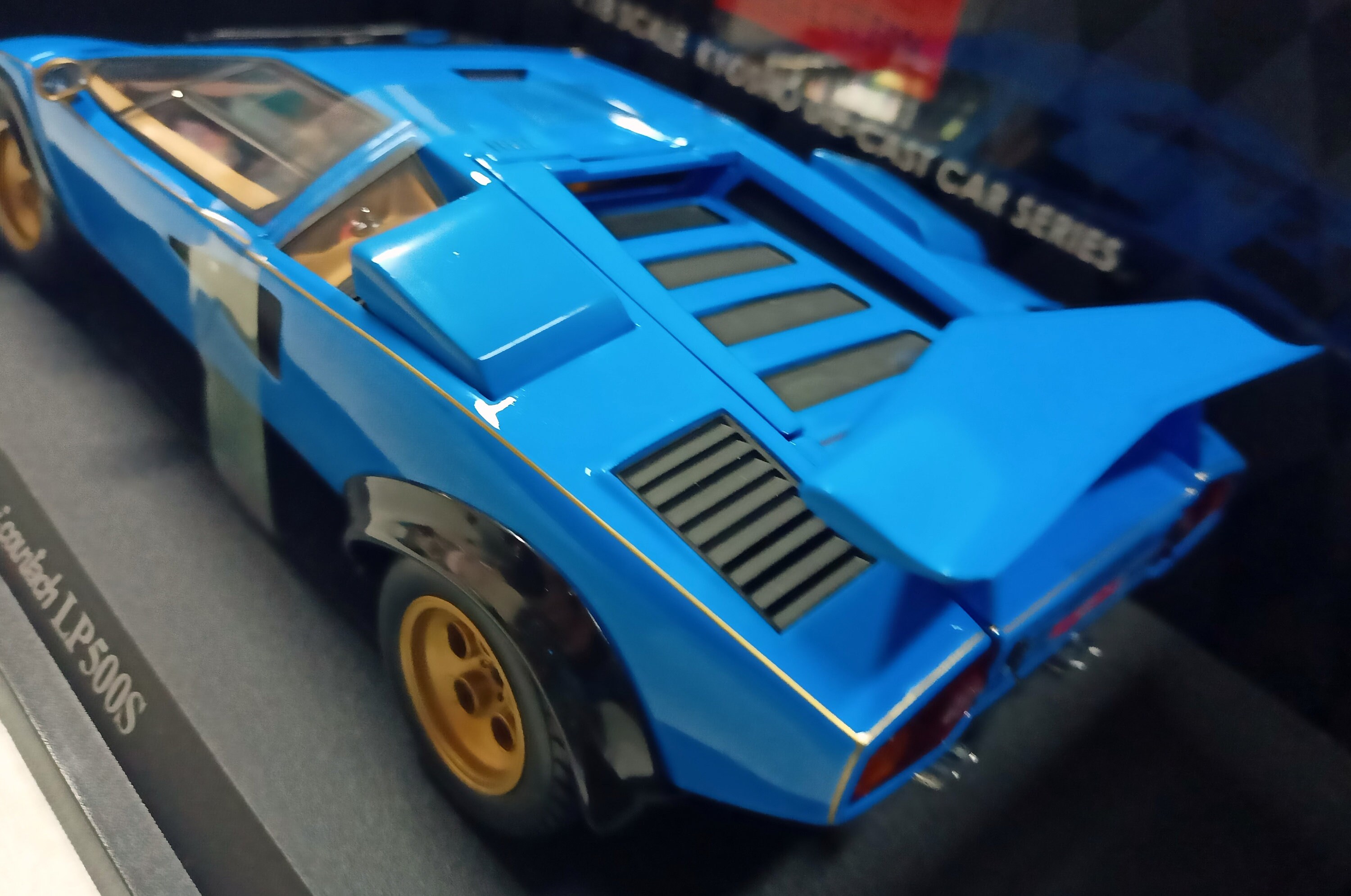 Lamborghini Countach LP500S Diecast Car 1/18 Scale KYOSHO Blue