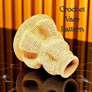 Virkad guldvasmönster – Handgjord lökvas – Modern inflyttningspresent – Böjd vas PDF – Unik presentidé